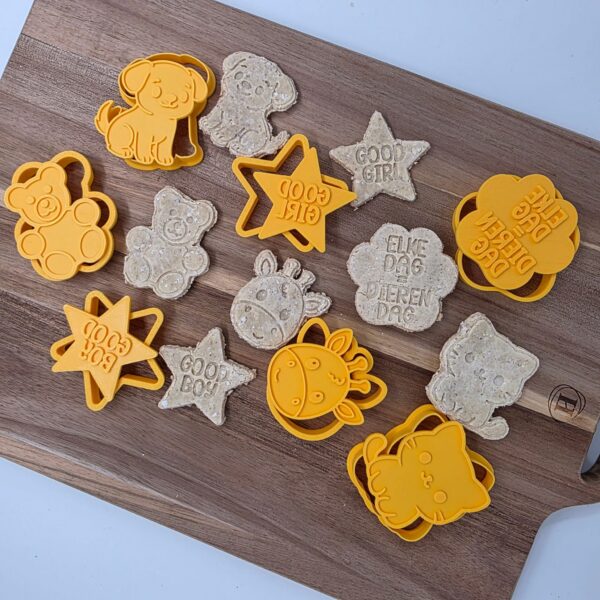 000001 Dierendag cookie cutters